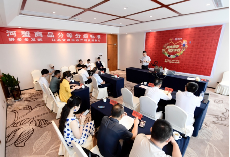 全程嗨翻！康辉、月亮姐姐直播拼农货，互动央视丰收节晚会致敬农民1690.png