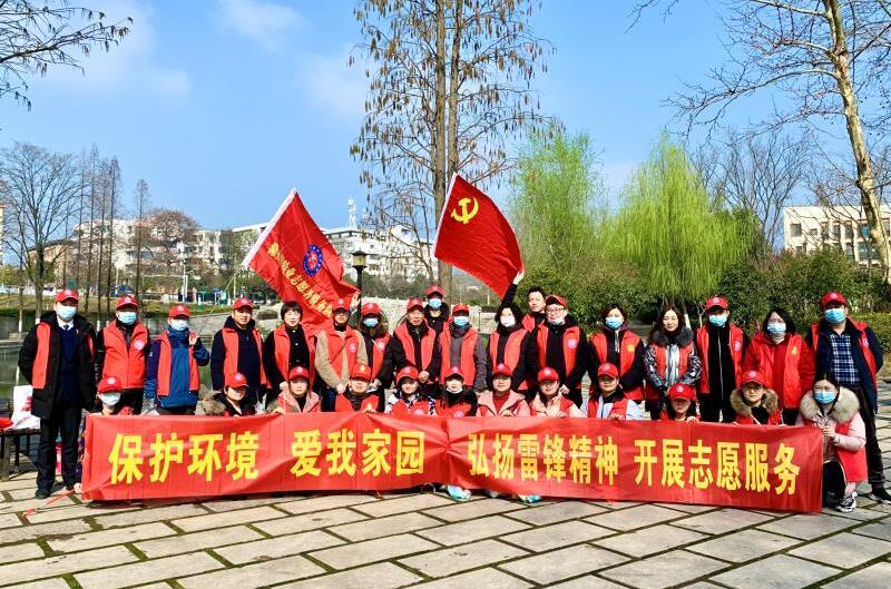 农银人寿滁州中支组织学雷锋公益活动