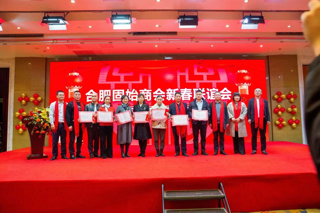 发放证书.jpg